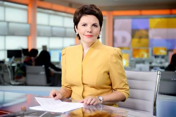 «Треба споживати інформацію думаючи», - телеведуча ICTV Олена Фроляк