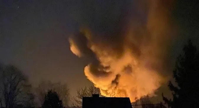 У Луцьку всю ніч гасили пожежу внаслідок вчорашніх вибухів
