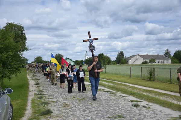 Помер від важких поранень: на Волині попрощалися зі старшим солдатом Сергієм Синюком (фото)