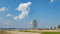 Як минають вихідні на Світязі (фото)