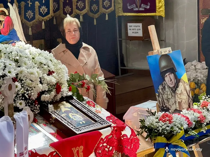 Нововолинська громада провела у останню земну дорогу Героя Сергія Марчука (фото)