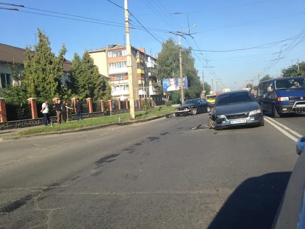 У Луцьку – аварія: потовклися два автомобілі (фото)