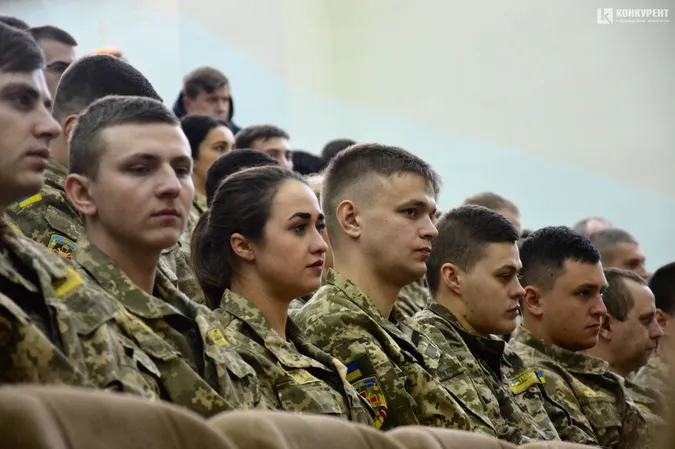 У луцькому «політесі» студентам вручили погони (фото)