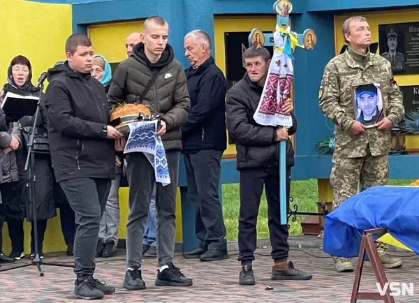 На Волині попрощались із загиблим Героєм Костянтином Карабаджаком (фото)