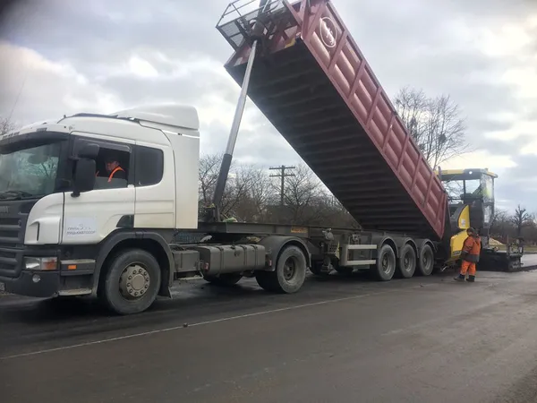 На Волині почали класти асфальт на автодорозі в напрямку Ковеля (фото)