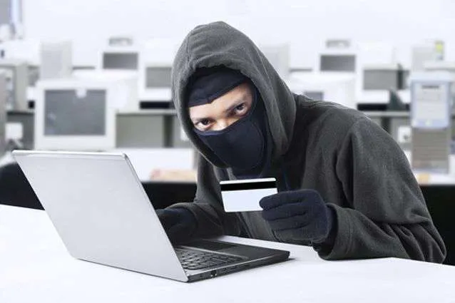 Житель Нововолинська «продав» шахраю товар: з картки зникло 22 тисячі
