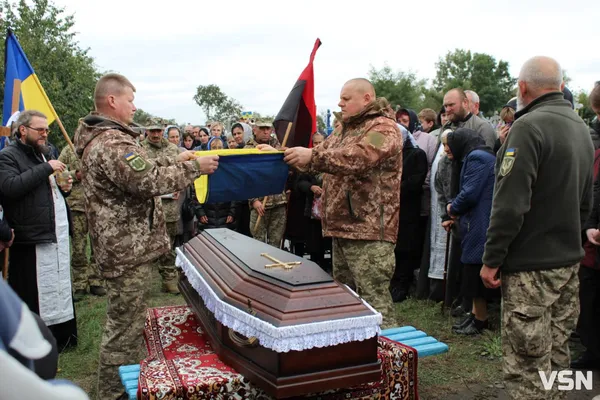 Повернувся «на щиті»: на Волині попрощалися з воїном Сергієм Шевчуком (фото)