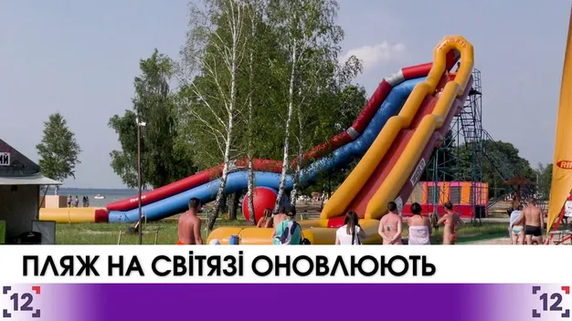 Новий пісок і дерев'яні доріжки: у Світязі оновлюють пляж