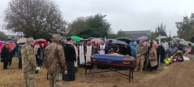 Понад рік вважався зниклим безвісти: у Підгайцях попрощалися з воїном Віталієм Сюрхою (фото)