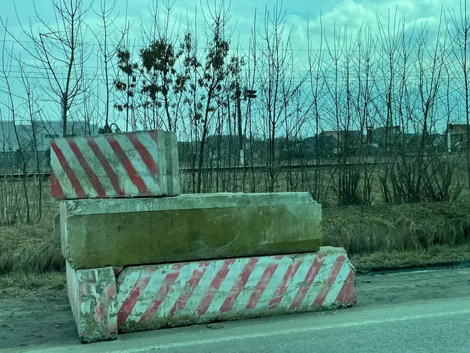 У Луцьку шкільні кухарі печуть булочки для тероборони (фото)