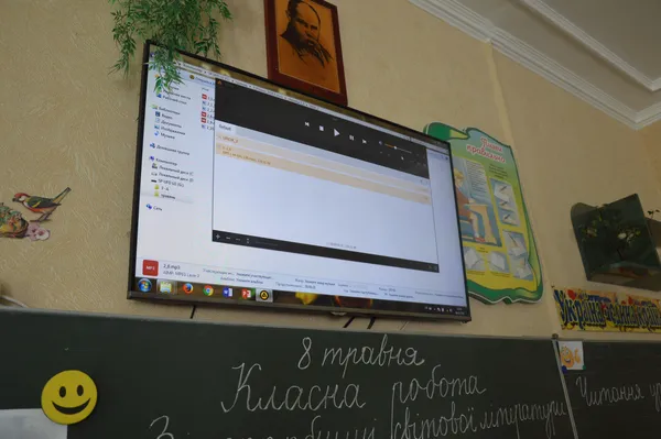 У кожному класі є мультимедійна техніка
