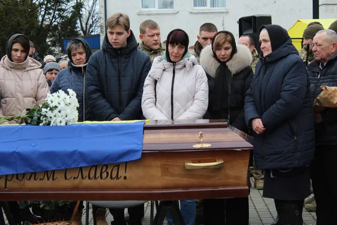 У Рожищі попрощалися із загиблим воїном Павлом Бурцем (фото)