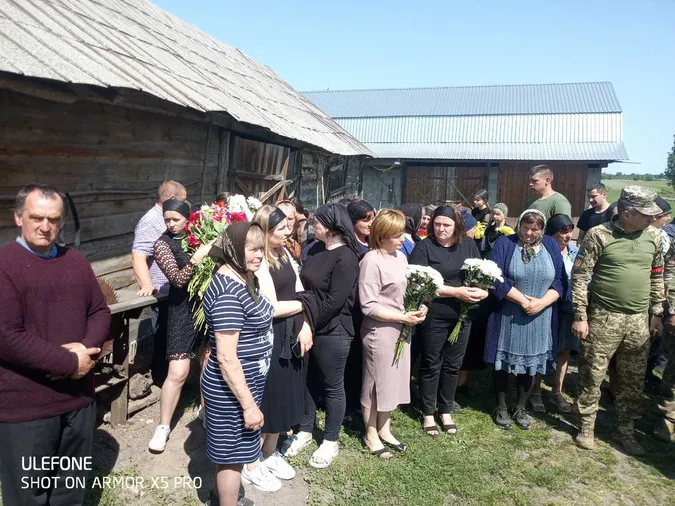 Залишилось двоє синів: у Колківській громаді попрощалися із Героєм Іваном Соколом (фото)