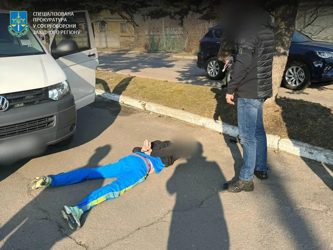 На Волині військовий і двоє цивільних допомагали чоловікам втекти з країни (фото)