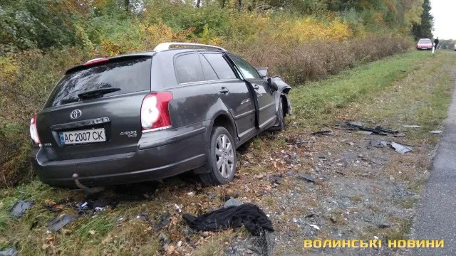 На Волині через удар вщент згоріло авто: чотири людини – в лікарні (фото)