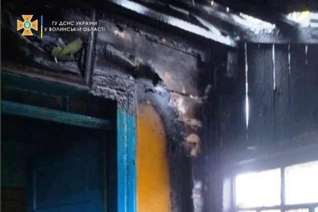 Волинські рятувальники за 5 хвилин ліквідували пожежу у будинку