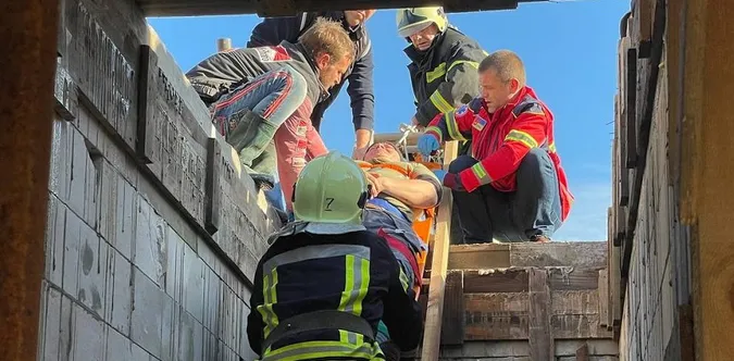 На Волині чоловік травмувався на будівництві (фото, відео)