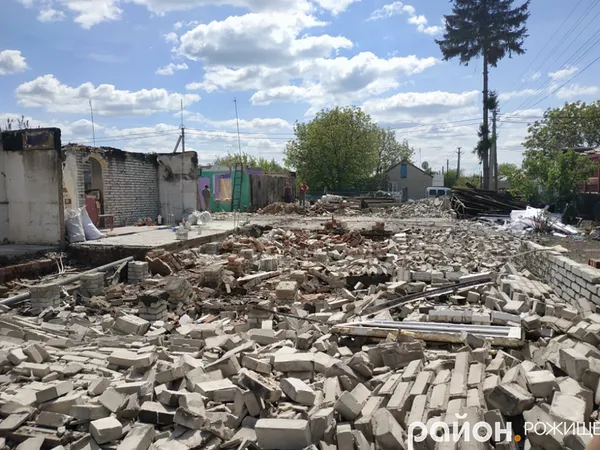 Пожежа у Рожищі: на чоловіка обвалилася стіна будинку (фото)