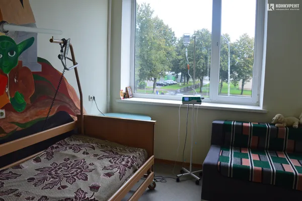 «Дівчата плачуть, коли доводиться обрізати волосся», – медсестра розповіла, як лікують онкохворих дітей у Луцьку