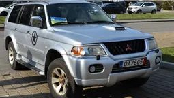 У Луцьку «чорнобильці» передали військовим позашляховик Mitsubishi