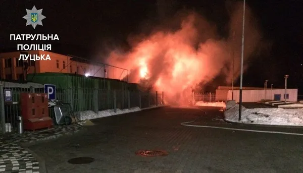 У Луцьку на території заправки «БРСМ» сталася пожежа