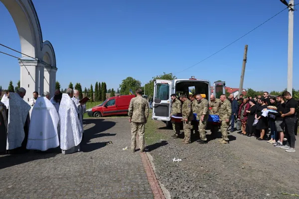 У Луцькому районі провели в останню дорогу Максима Відринського та Григорія Савчука