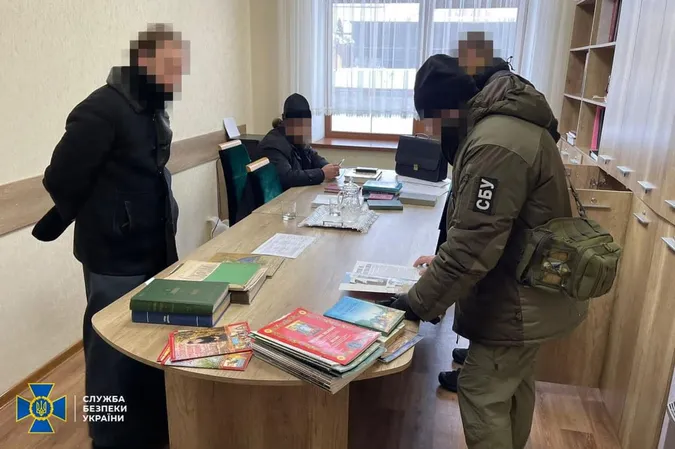 СБУ шукає «русский мир» у Зимненському монастирі (фото)
