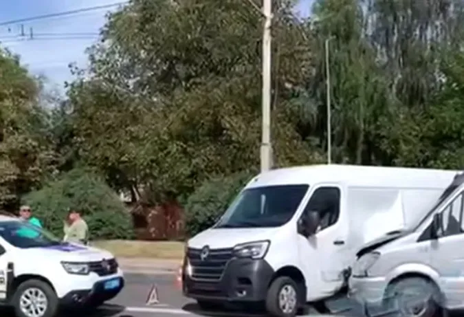У Луцьку влупилися два автобуси (відео)