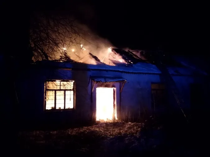 На Волині горіли будинок та господарська споруда