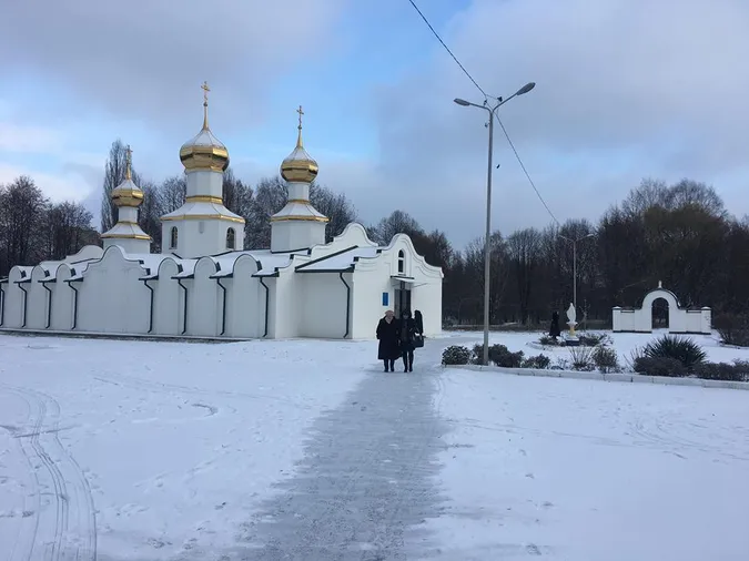 Луцьк накрило снігом (фоторепортаж)