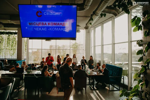 «Місто потрібно довірити місцевій команді»: найцікавіше з брифінгу Покровського та Надточій (фото)