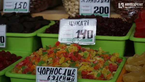 Свято в деталях: за скільки у Луцьку можна купити різні дрібниці до Великодня (фото)