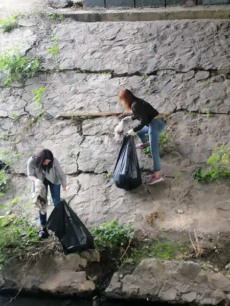 Всесвітній день прибирання: небайдужі волиняни розчищали Сапалаївку (фото)