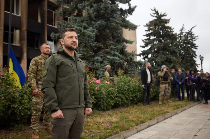 Зеленський приїхав у звільнений від окупантів Ізюм (фото, відео)