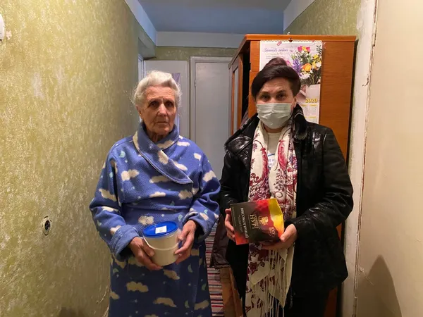 Лучанка з Еміратів роздала 5 тонн продуктів людям похилого віку (фото)