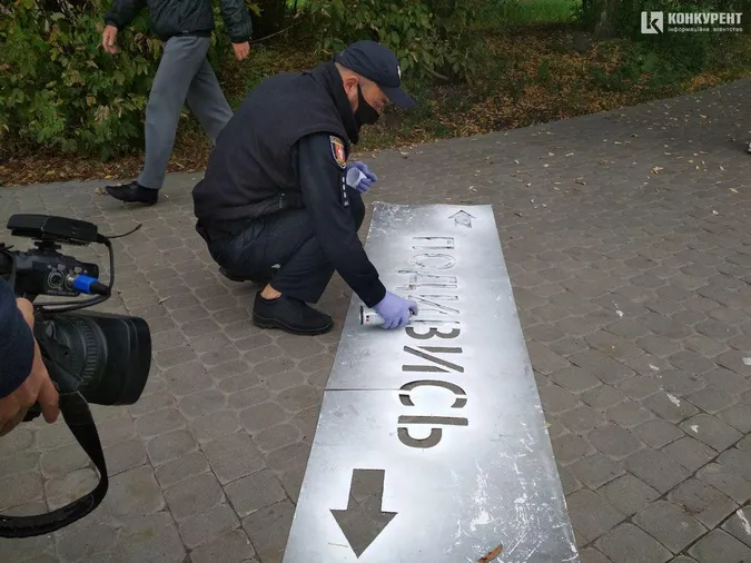 У Луцьку пішоходів з тротуарів закликатимуть бути уважними на переходах (фото)