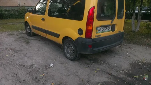 Автівки на газонах: у Луцьку ловили порушників (фото)