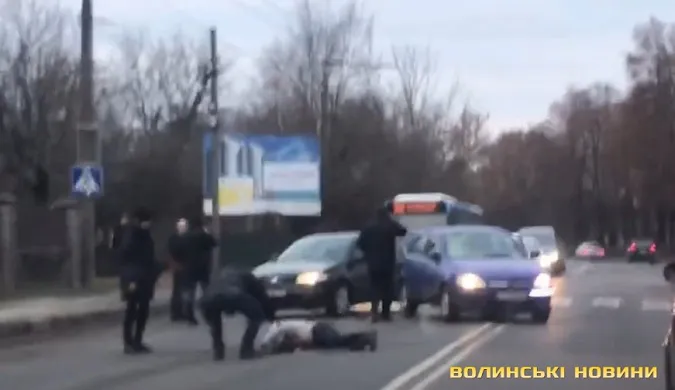 Чоловіка відкинуло на декілька метрів: у Луцьку Opel збив пішохода