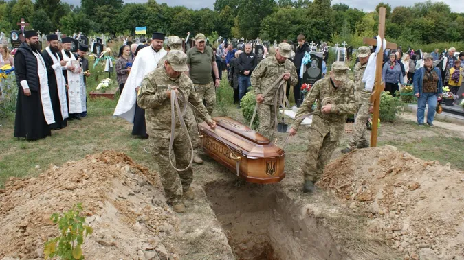 Купив будинок, а пожити не встиг: на Волині попрощалися з Героєм Віталієм Гандзюком (фото)
