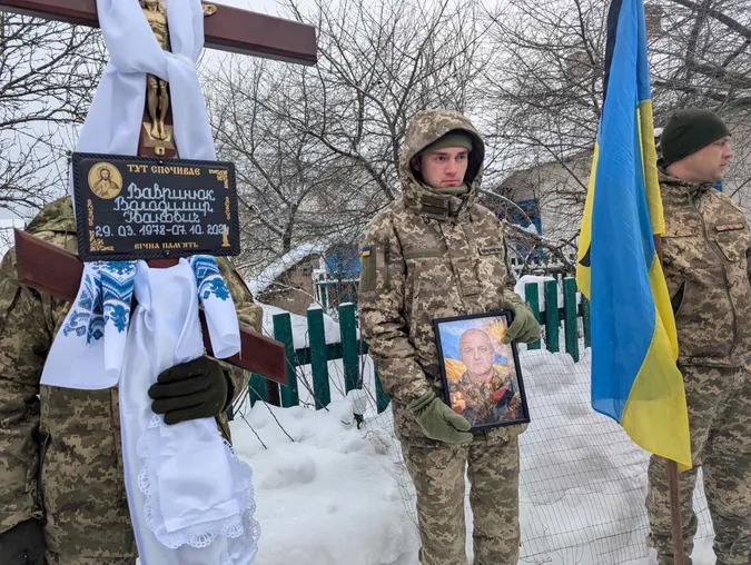 Зник понад рік тому: на Волині попрощаються із воїном Володимиром Вавринюком (фото)