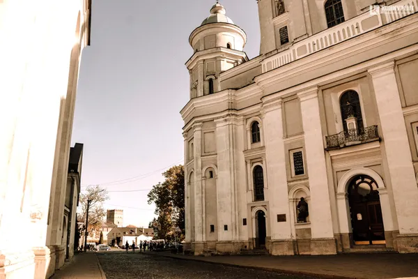 Бабине літо і квіти: осінь-2019 в Луцьку (фото)