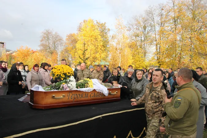 На Волині попрощалися із 46-річним воїном Володимиром Євпаком (фото)