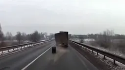 У Ковелі причіп на ходу «загубив» колесо (відео)