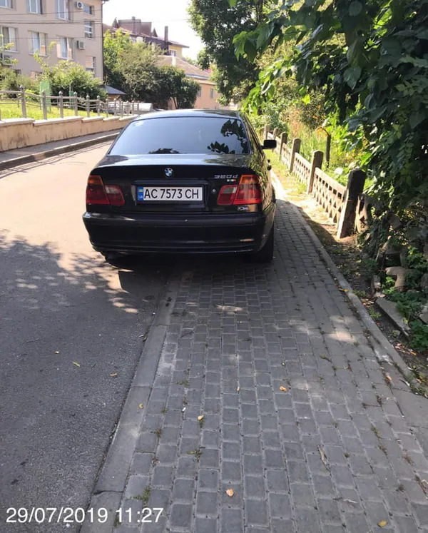 У Луцьку за місяць склали 102 протоколи на «паркохамів» (фото)
