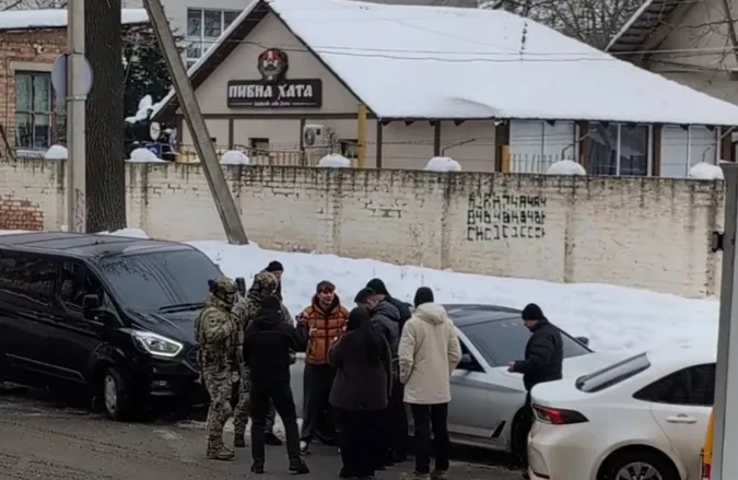 У центрі Луцька СБУ та КОРД затримали відомого скандального блогера
