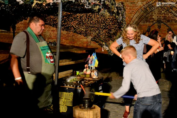Середньовіччя, музика та іскри: якою була «Ніч у Луцькому замку-2019» (фото)