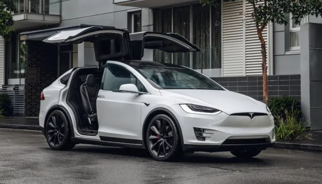 Tesla відкличе понад два мільйони електрокарів у США через проблеми з автопілотом