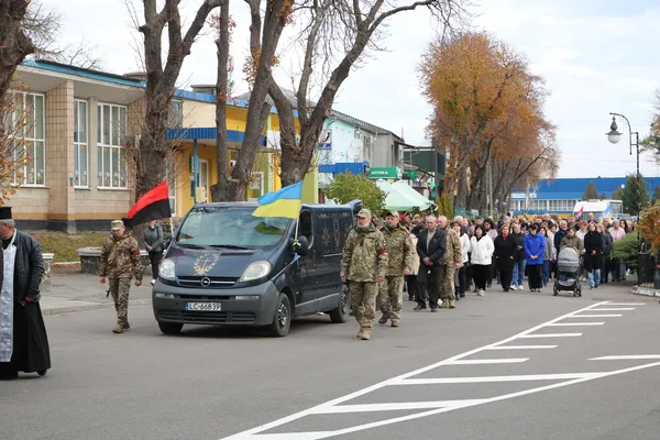Довго вважався зниклим: Горохівська громада попрощалася з воїном Сергієм Матвіюком (фото)