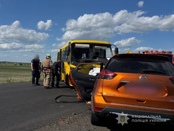 Зіткнення з автобусом на Волині: один із постраждалих помер у лікарні, поранено 5 дітей (фото)