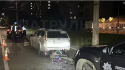 Так втікали, що врізалися один в одного і впали: у Луцьку поліцейські вночі ловили двох мотоциклістів (відео)